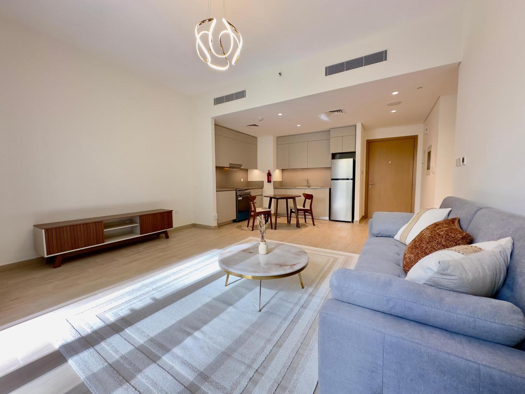 Luxury With Private Access In Creek Apartment