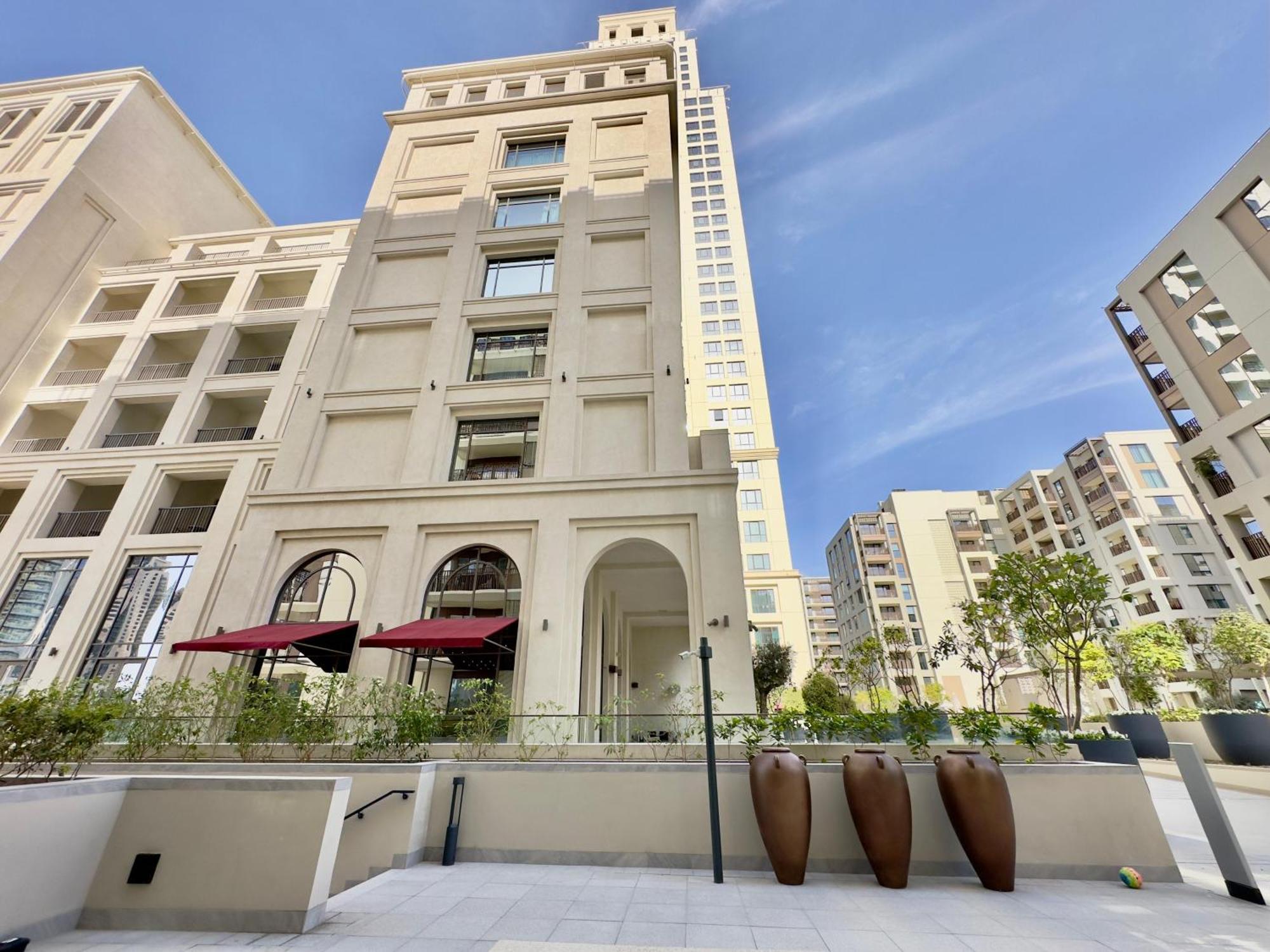 Luxury With Private Access In Creek Apartment Dubai